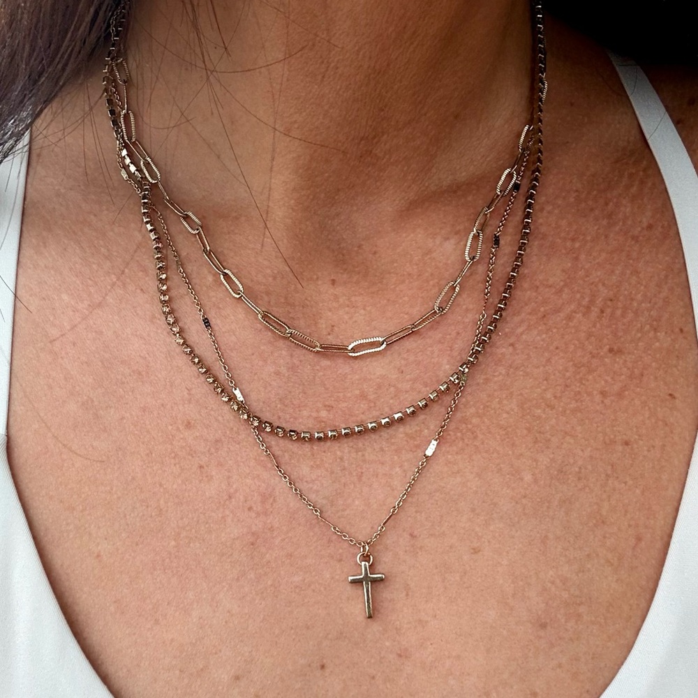 Elegant Gold Layered Necklace Set. Perfect condition